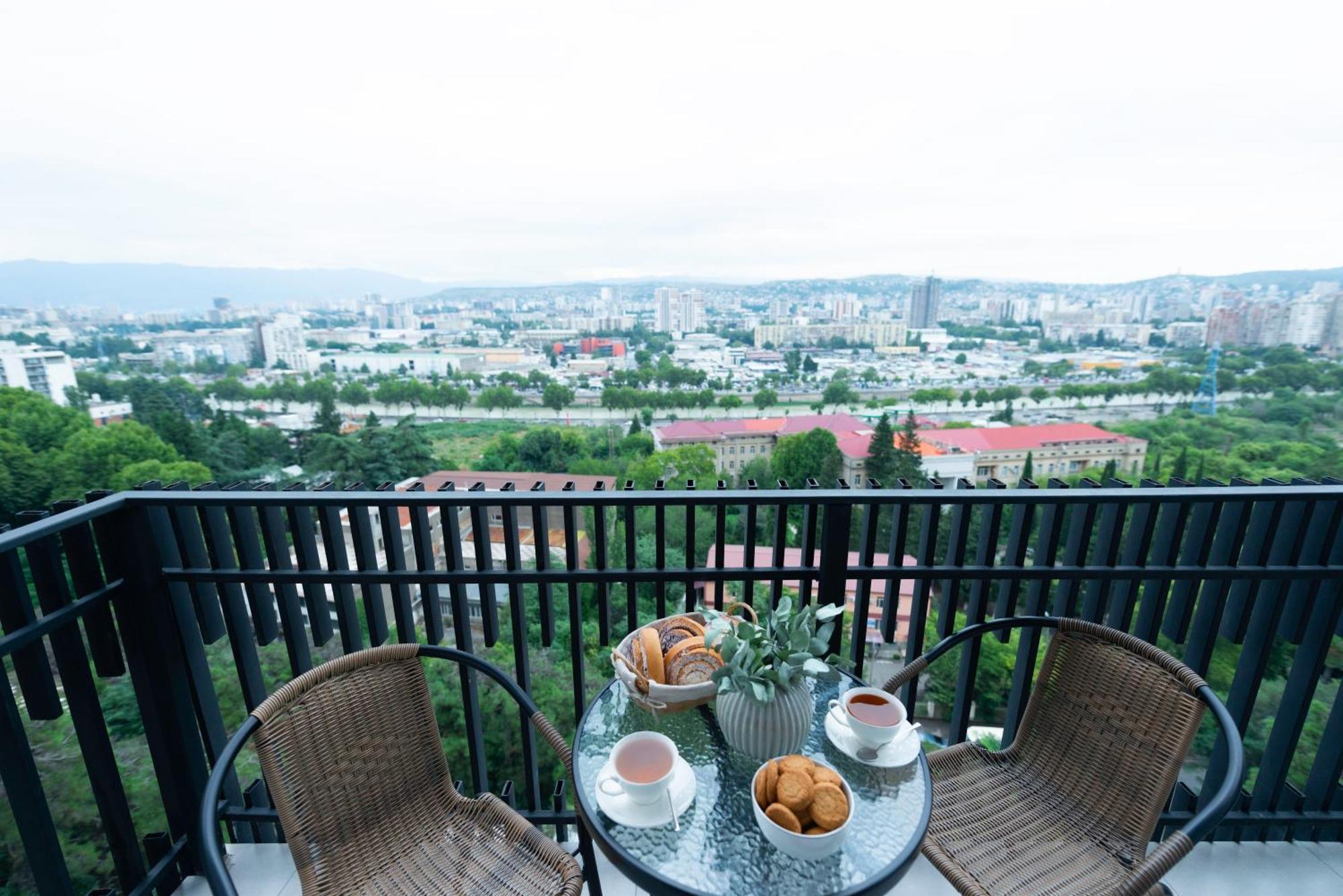 Luxury Inn Grand Residences Tbilisi Exterior foto